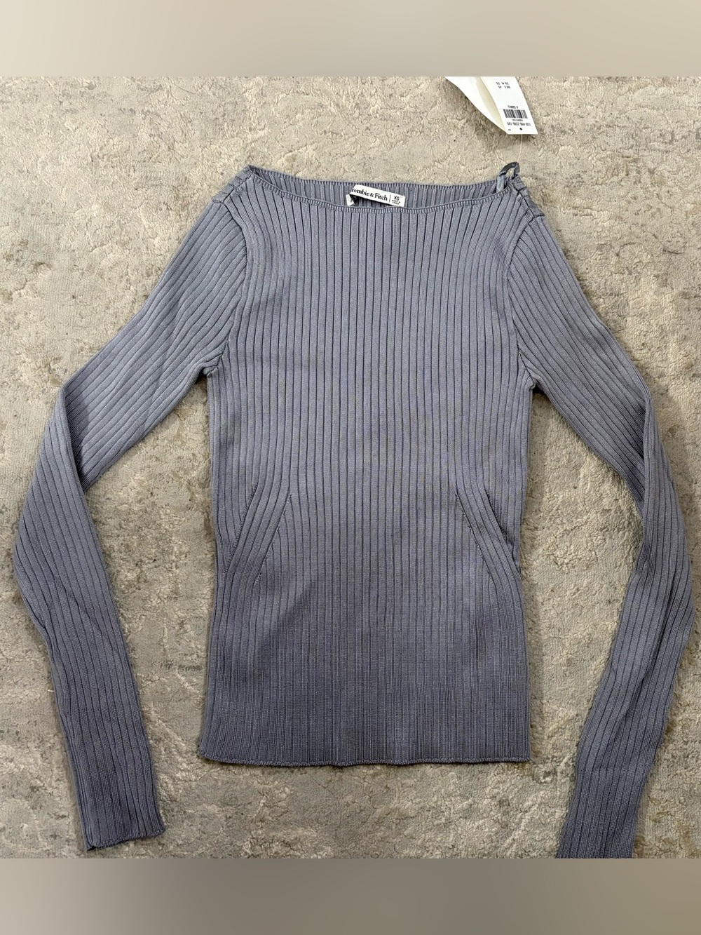NWT❗️Abercrombie & Fitch Ribbed Long Sleeve Top in Silver Gray - Picture 1 of 2